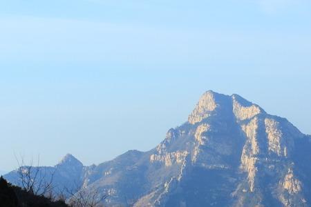 山峦叠峰是啥意思