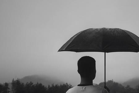 下雨天晚上在家里怎么穿男