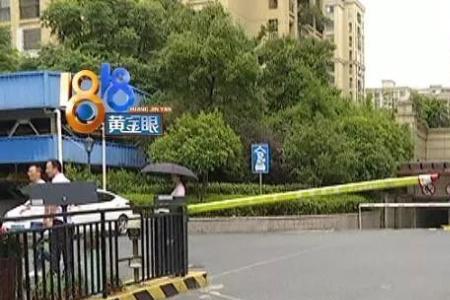 地下停车库道闸杆被小孩损坏