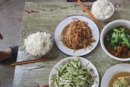 粗茶淡饭又一餐下一句