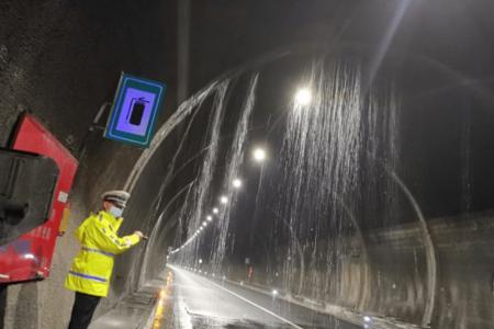 高速隧道顶部渗水危险吗