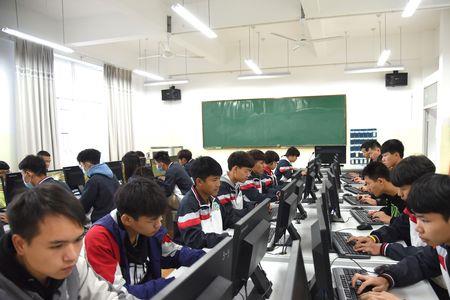 中专除了学技能还学文科之类吗