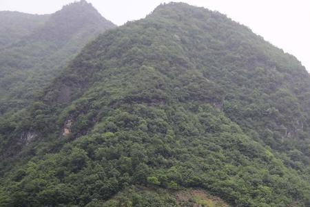 更立西山石壁截断巫山风雨意思