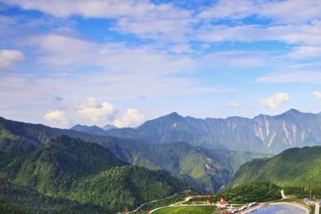 西岭雪山云上小筑在景区内吗