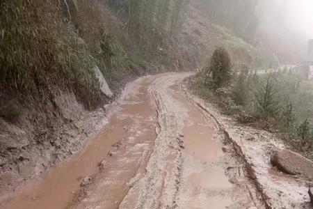 客车泥泞道路限速多少