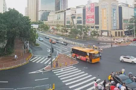 电动车能在安全岛等红绿灯吗