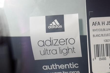 adidas吊牌有用绳子绑的吗