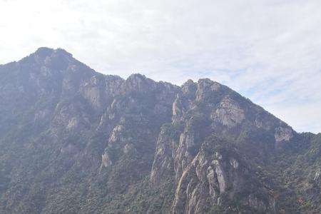 这山望着那山高的相近的成语