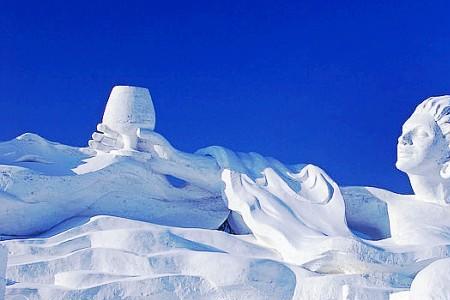 站在北国的冰天雪地中含义