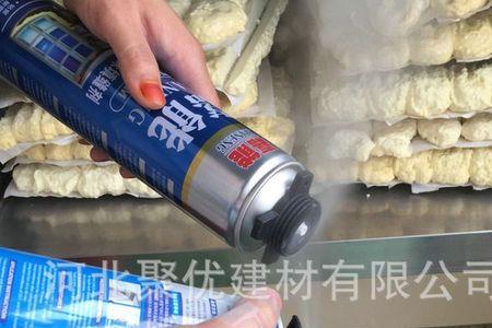 怎么清除地板上的聚氨酯泡沫胶