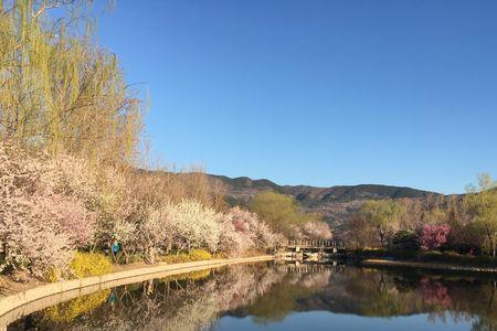 一湖春水吞千岛下联