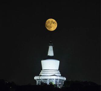 济宁红月亮几点开始