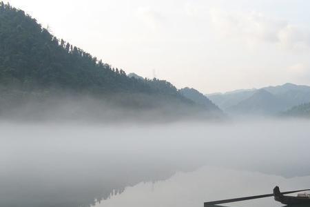 烟雨江畔是什意思