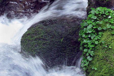 山沟溪水流不尽对联