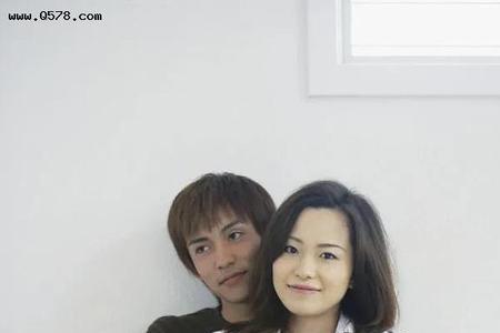 女人坐在男人怀里表示什么意思