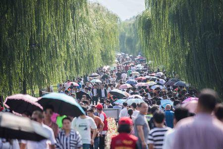 人山人海造句四年级简单一点