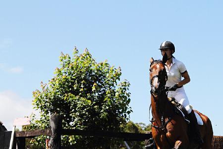 学会骑马每匹马都会骑吗