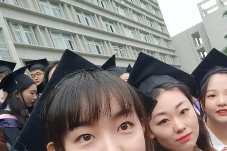 陈圆圆是哪个大学毕业的