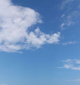 夏天下小雨适合去海边吗