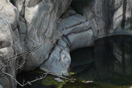 爬泰山是红山好还是山外村好