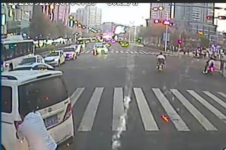 为什么在十字路口不能下车