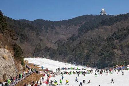 大明山万松岭滑雪场有几条雪道