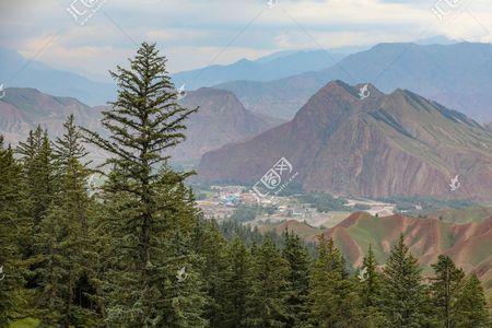 祁连山对面的是什么山