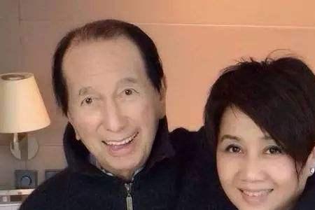 赌王最小老婆几岁