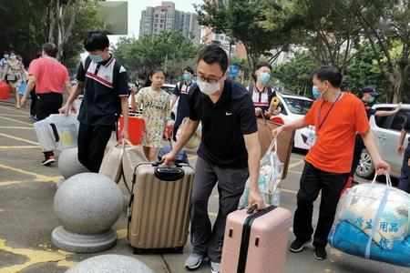 高一新生报到要不要带行李箱