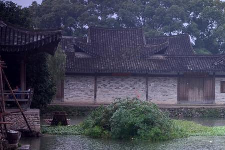 下雨池塘水变热吗