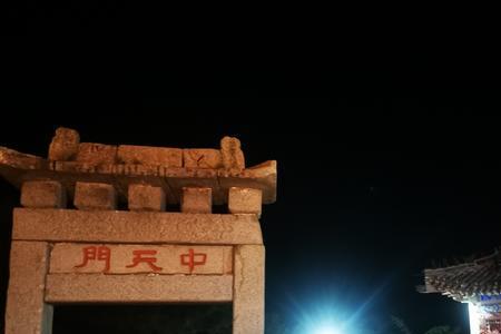 夜爬泰山从红门出发有路灯吗