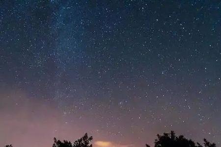 夏季我国北方夜空最亮的星