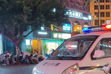 警车夜间出警开警报吗