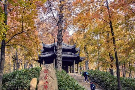 范仲淹天平山的故事