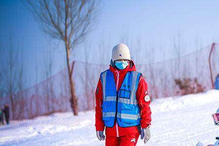 8岁男孩滑雪初学单板还是双板