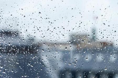 下雨的天气就像我的心情一样