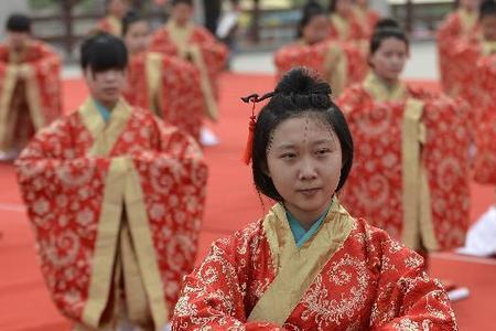 宋代女人行礼手势图片