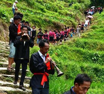 送亲山歌完整版原唱