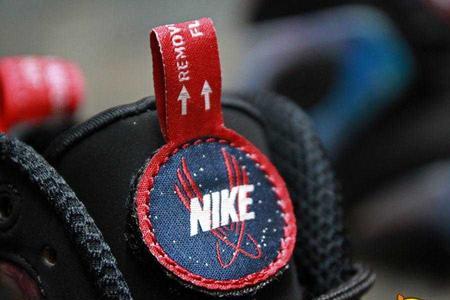 nike鞋上的塑料拉环怎么拆