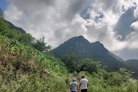 翻山又越岭打一数字