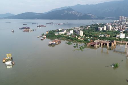 堤坝外大片平地是泄洪区土地吗