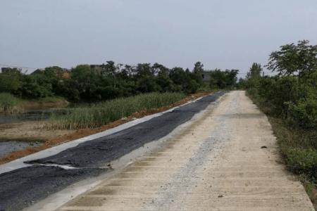 柏油路与水泥路谁的摩擦力更大