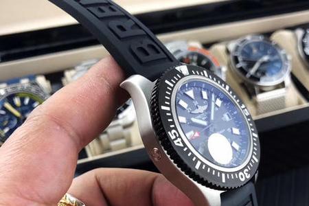 breitling哪里看型号