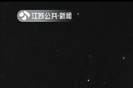 男女双星伴月什么意思