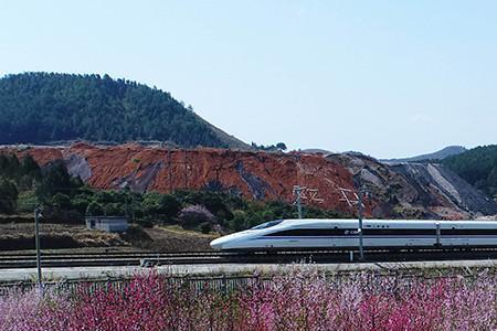 列车驶向远方扩写句子