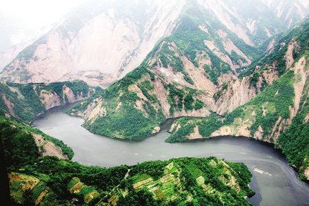 惊天动地里面汶川怎么变成映川