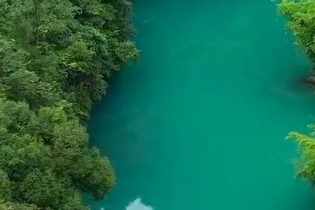 鸣泉来不穷湖风起沦漪意思