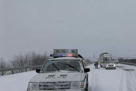 在高速上下大雪了怎么办