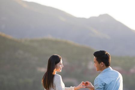 女人对男人说且行且珍惜，怎么回