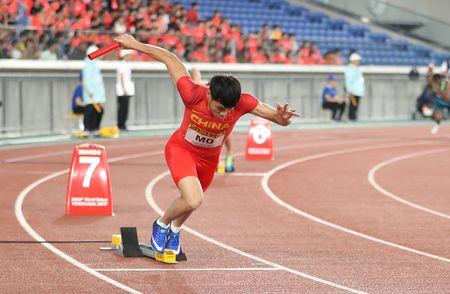 接力赛4x200全过程